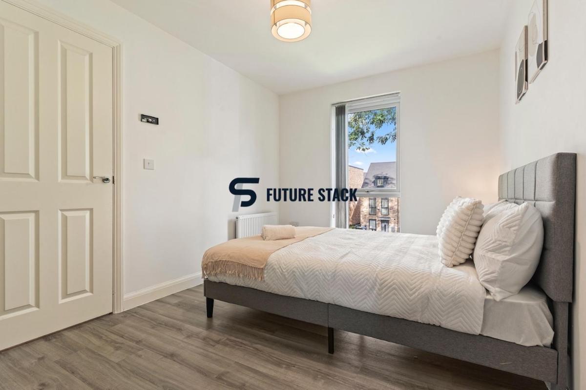 Elegant 2-bed With Tranquil Garden Area