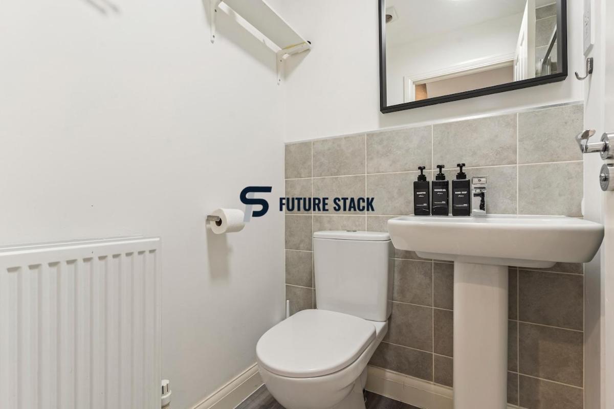 Elegant 2-bed With Tranquil Garden Area Apartment Birmingham