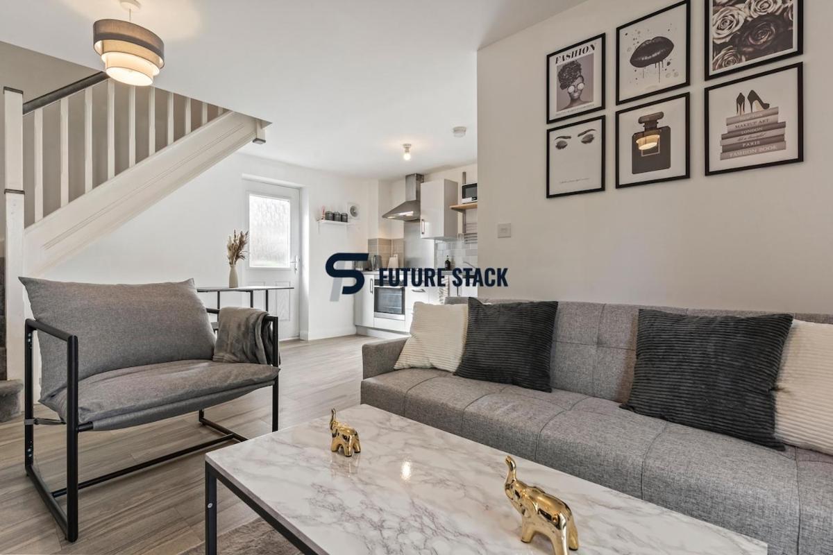 Elegant 2-bed With Tranquil Garden Area *