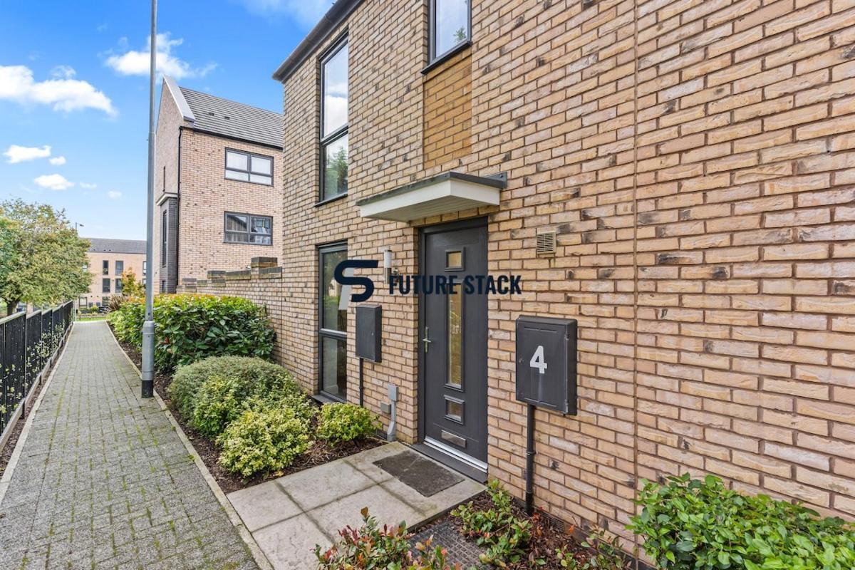 Apartment Elegant 2-bed With Tranquil Garden Area