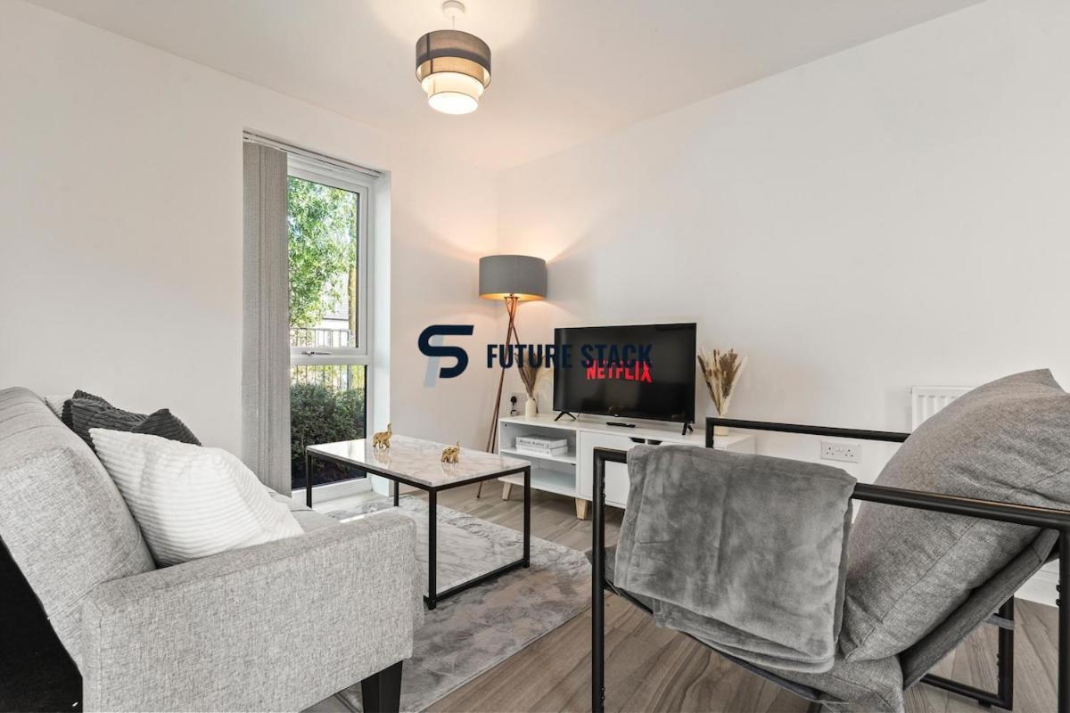 Elegant 2-bed With Tranquil Garden Area Apartment