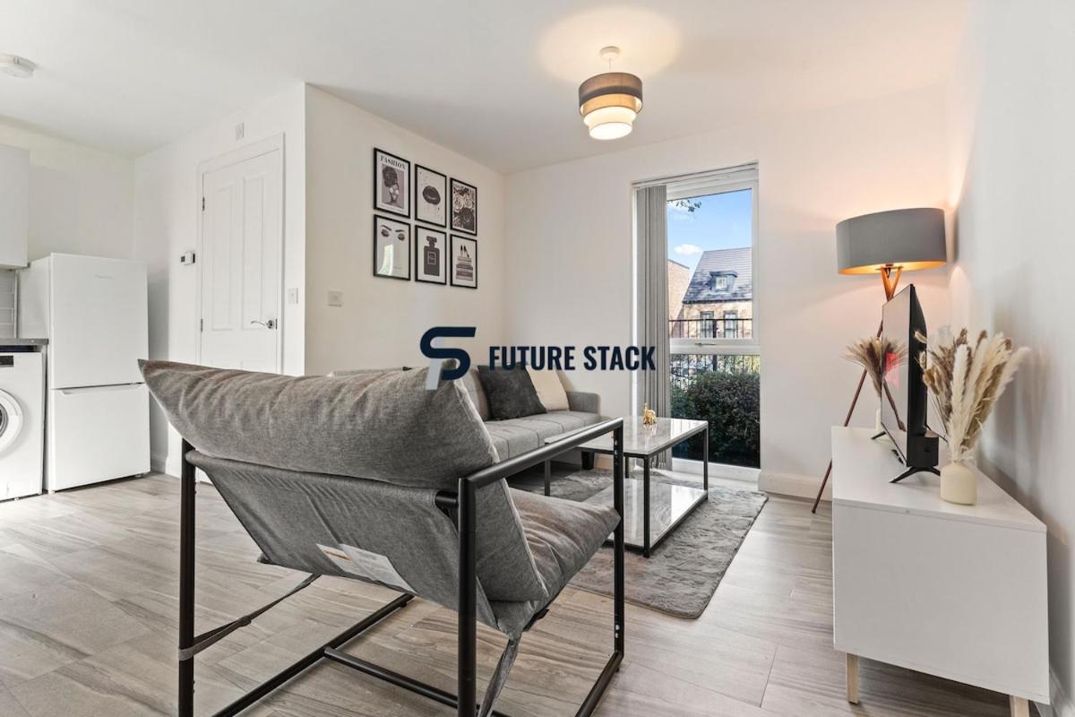 Apartment Elegant 2-bed With Tranquil Garden Area