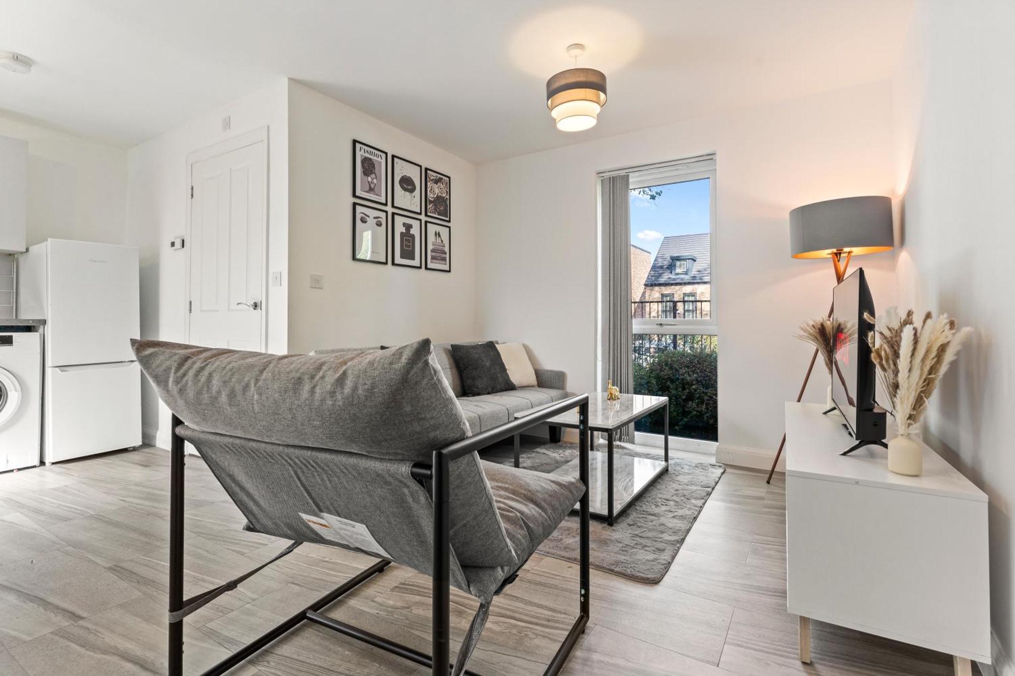 Elegant 2-bed With Tranquil Garden Area
