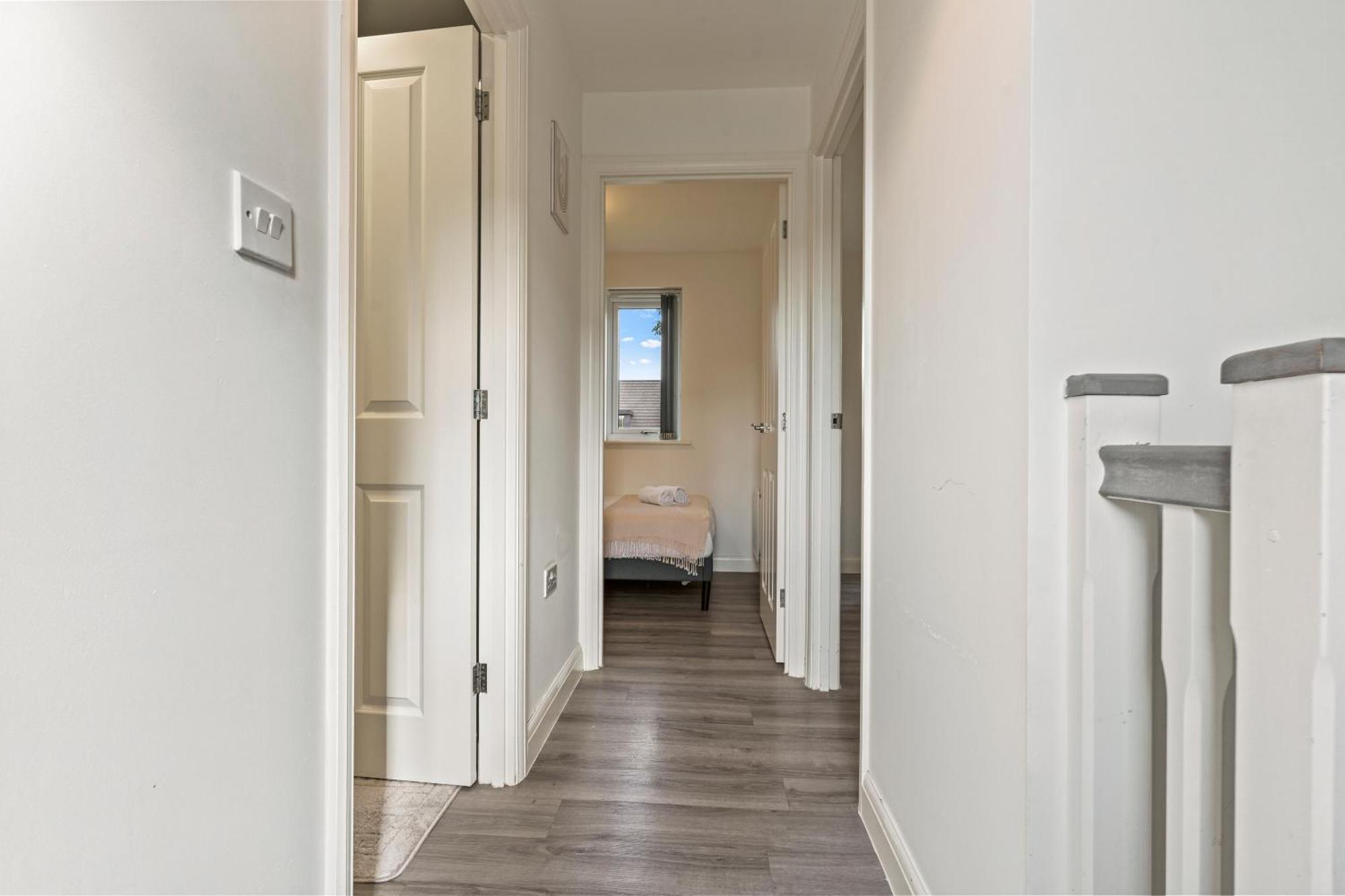 Apartment Elegant 2-bed With Tranquil Garden Area