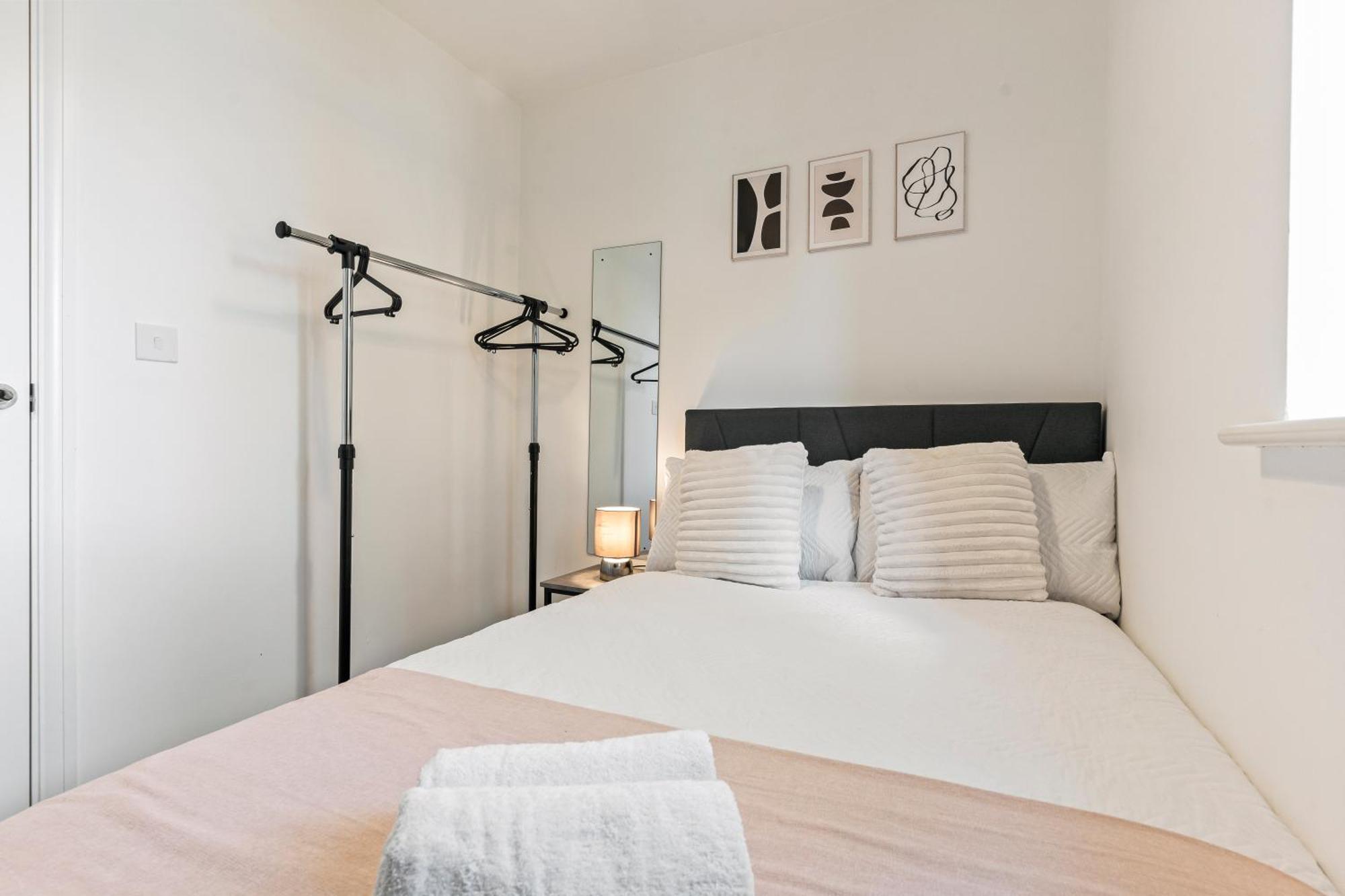 Elegant 2-bed With Tranquil Garden Area Apartment Birmingham