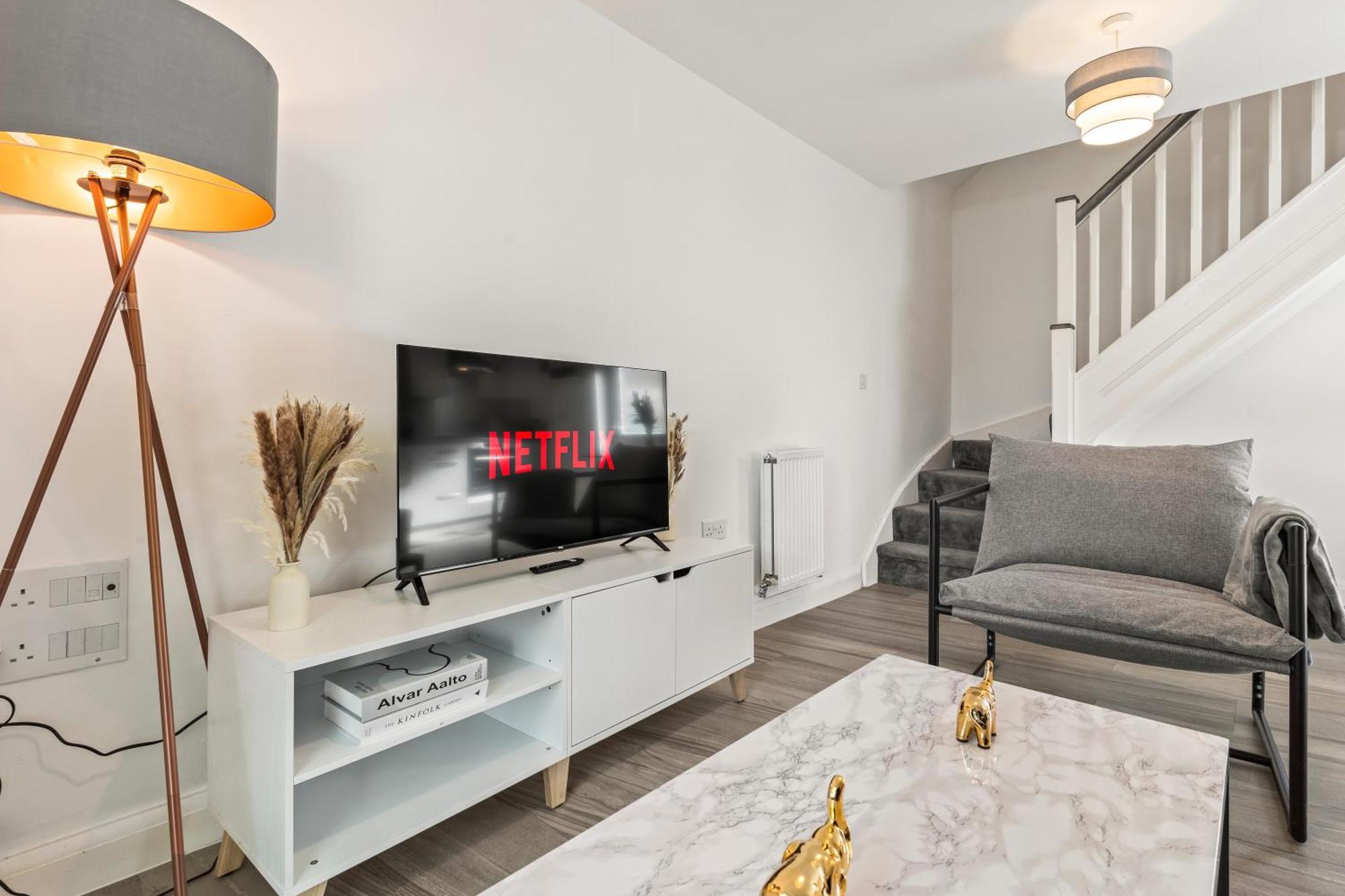 Apartment Elegant 2-bed With Tranquil Garden Area