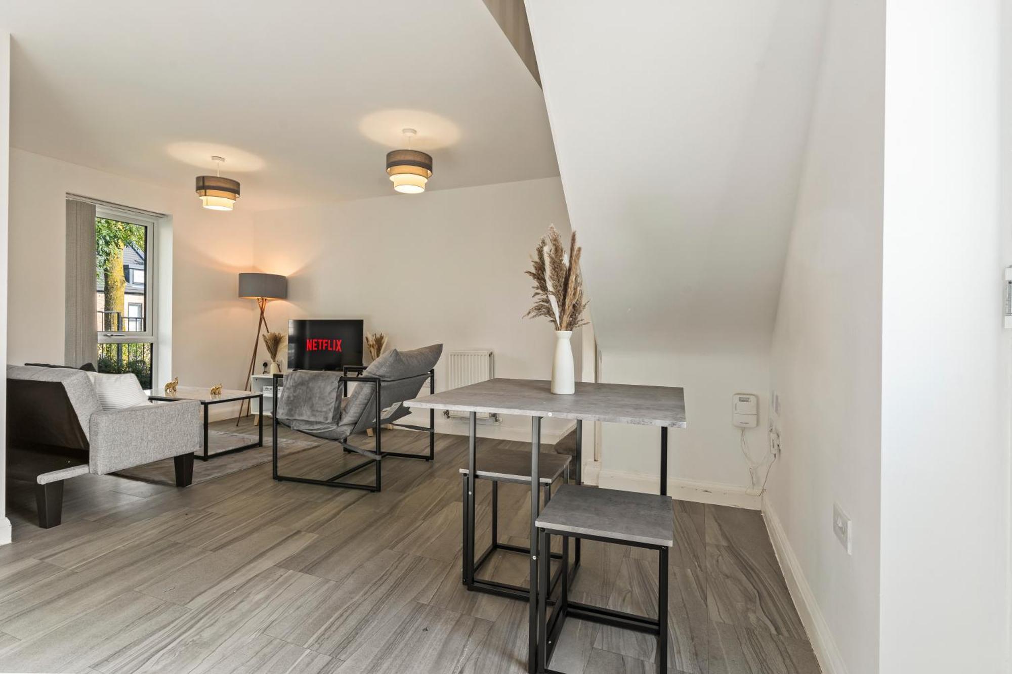 Elegant 2-bed With Tranquil Garden Area Birmingham